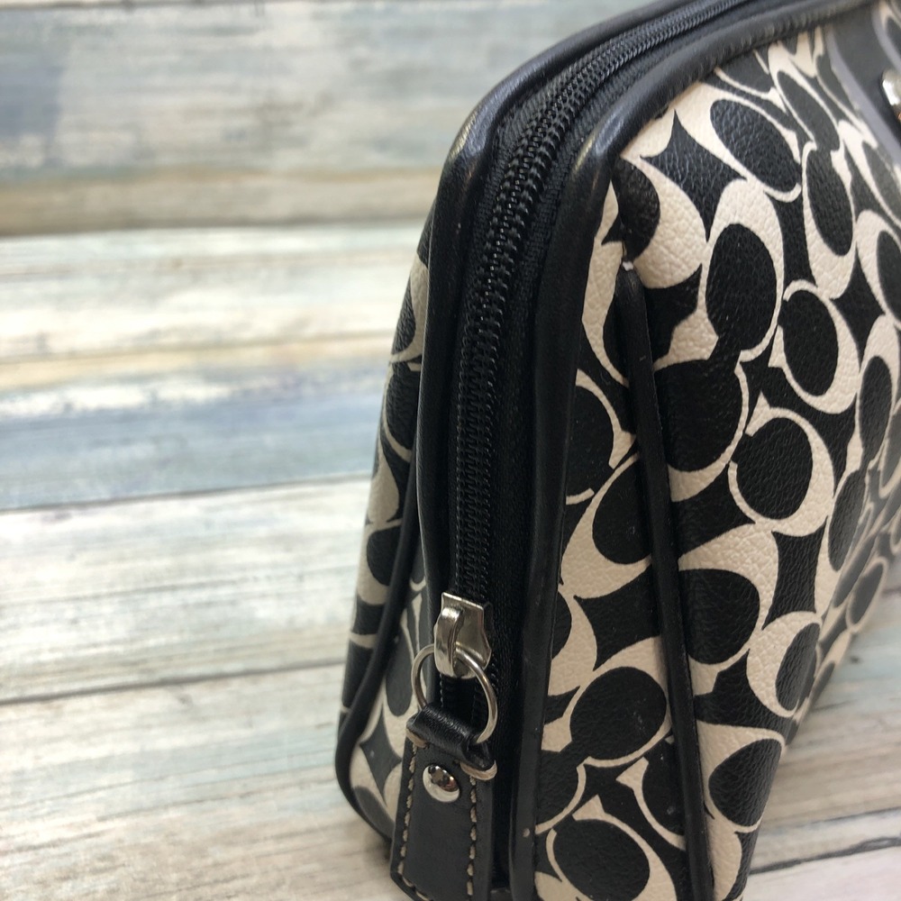 Coach Signature C PVC & Leather Small Clutch Bag Black & White Preowned - Picture 7 of 10